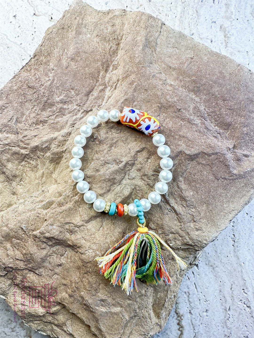 Blessing Jewelry Enchanting Shell Pearl Bracelet with Symbolic Akosu Bead and Tibetan Rope Weaving